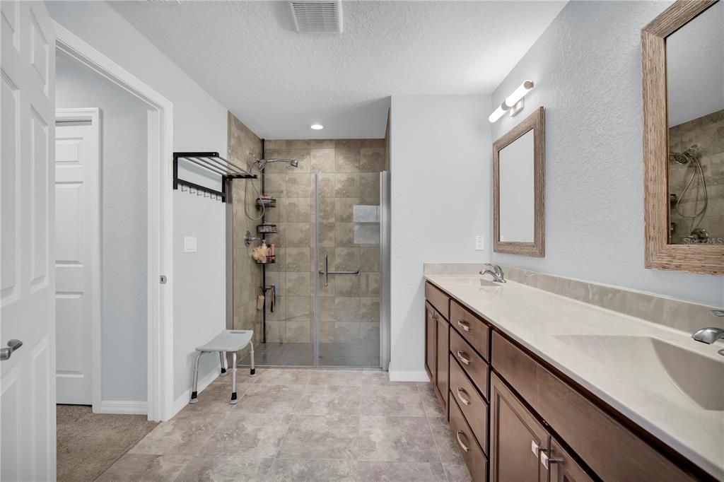 For Sale: $309,990 (3 beds, 2 baths, 1705 Square Feet)