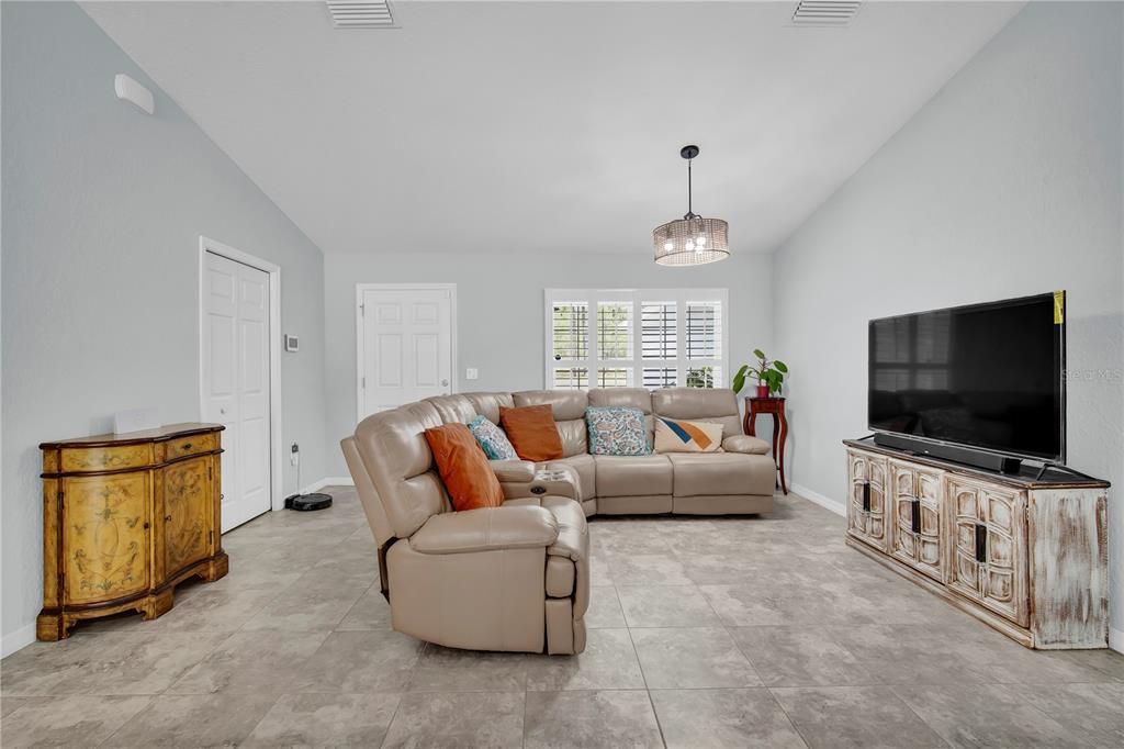 For Sale: $309,990 (3 beds, 2 baths, 1705 Square Feet)