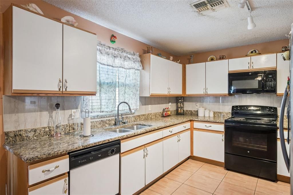 For Sale: $430,000 (4 beds, 2 baths, 2314 Square Feet)