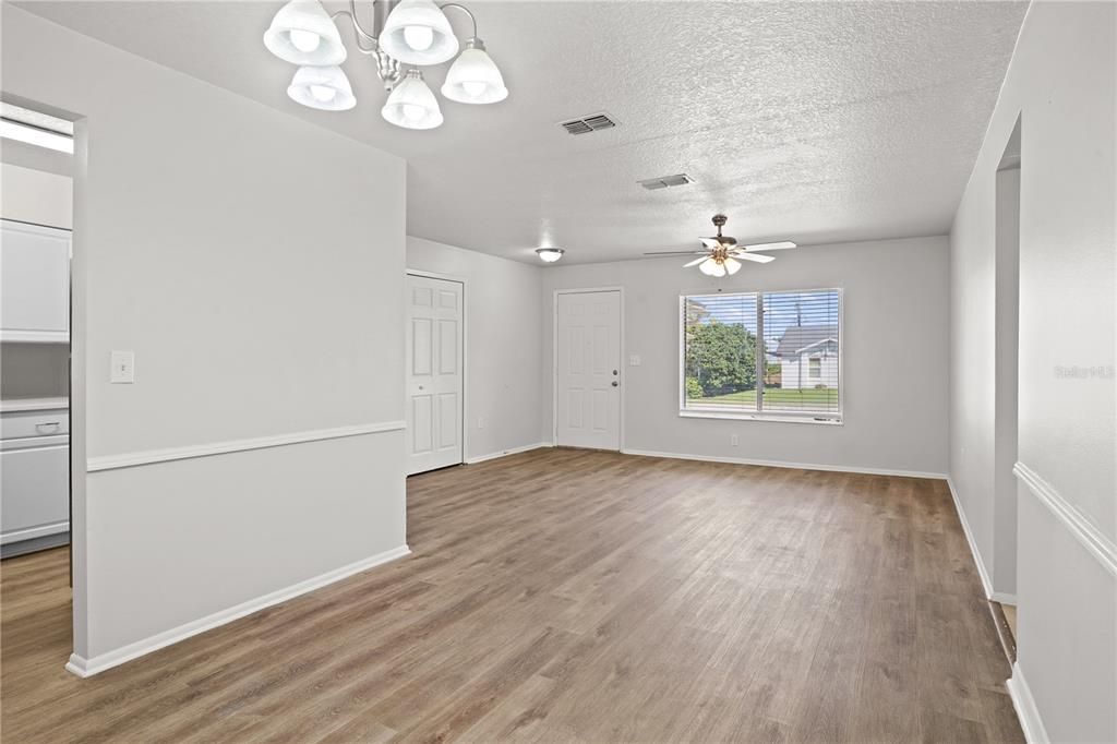 For Sale: $289,900 (3 beds, 2 baths, 1332 Square Feet)