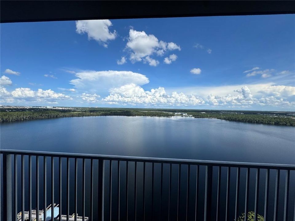 For Sale: $360,000 (2 beds, 2 baths, 1169 Square Feet)
