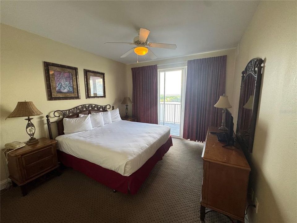 For Sale: $360,000 (2 beds, 2 baths, 1169 Square Feet)