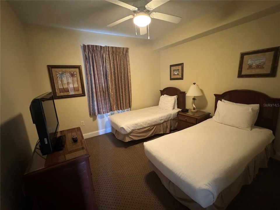For Sale: $360,000 (2 beds, 2 baths, 1169 Square Feet)