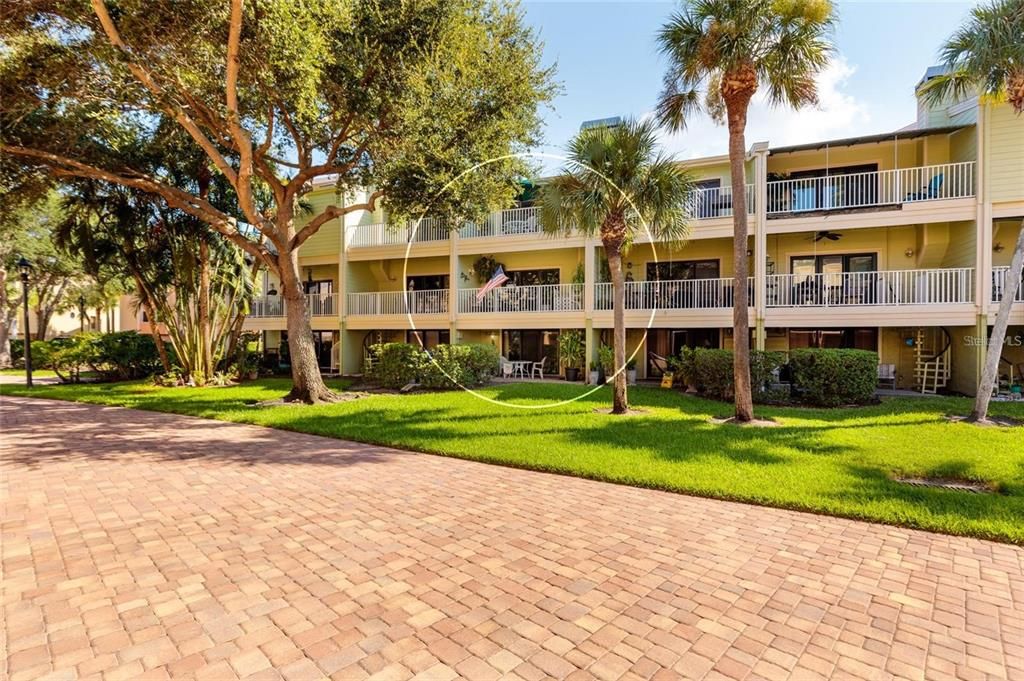 For Rent: $3,750 (2 beds, 2 baths, 1750 Square Feet)