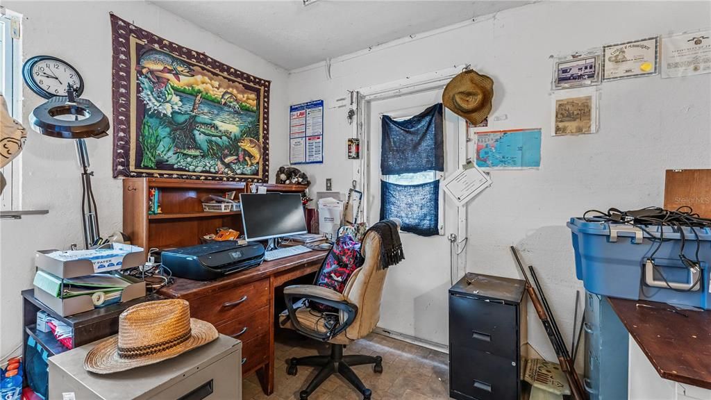 На продажу: $299,000 (3 спален, 2 ванн, 1941 Квадратных фут)