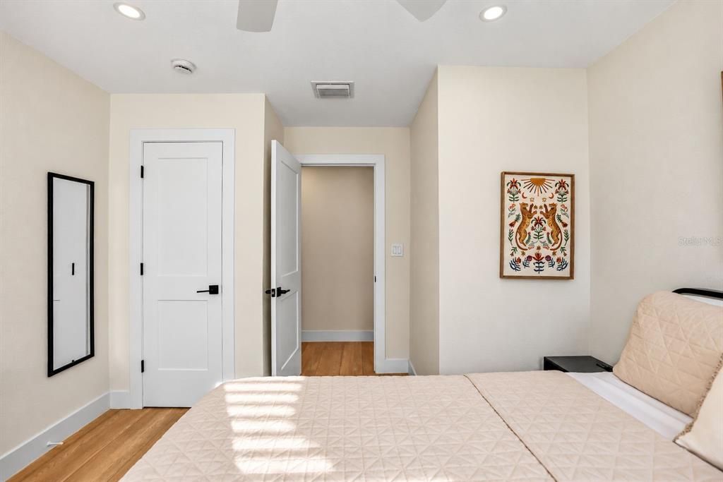 For Sale: $699,000 (3 beds, 1 baths, 1008 Square Feet)