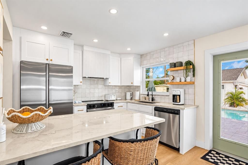 For Sale: $699,000 (3 beds, 1 baths, 1008 Square Feet)