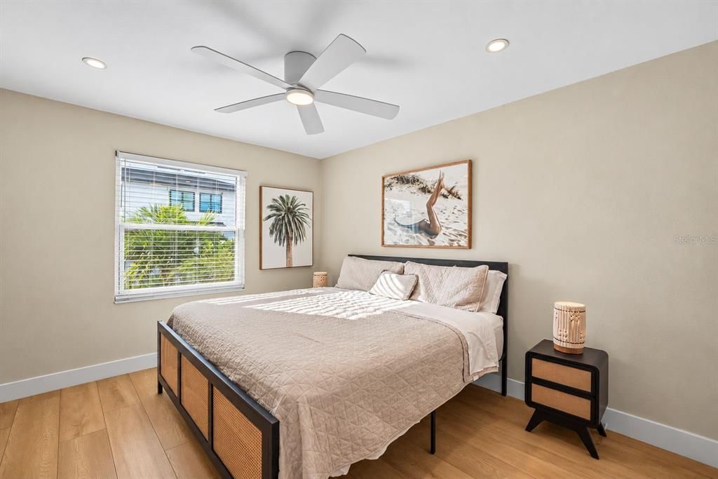 For Sale: $699,000 (3 beds, 1 baths, 1008 Square Feet)