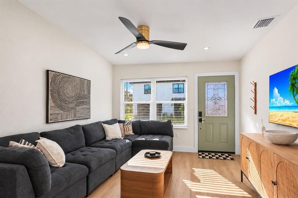 For Sale: $699,000 (3 beds, 1 baths, 1008 Square Feet)