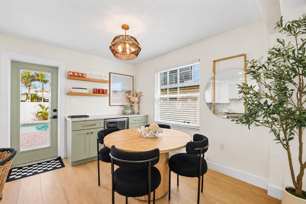 For Sale: $699,000 (3 beds, 1 baths, 1008 Square Feet)