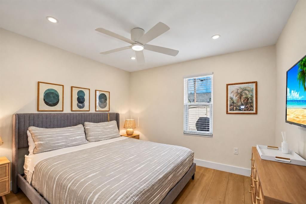For Sale: $699,000 (3 beds, 1 baths, 1008 Square Feet)