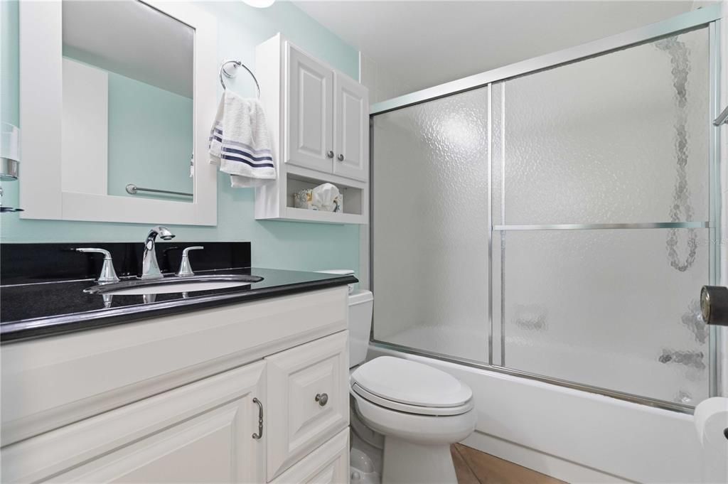 For Sale: $199,950 (2 beds, 2 baths, 964 Square Feet)