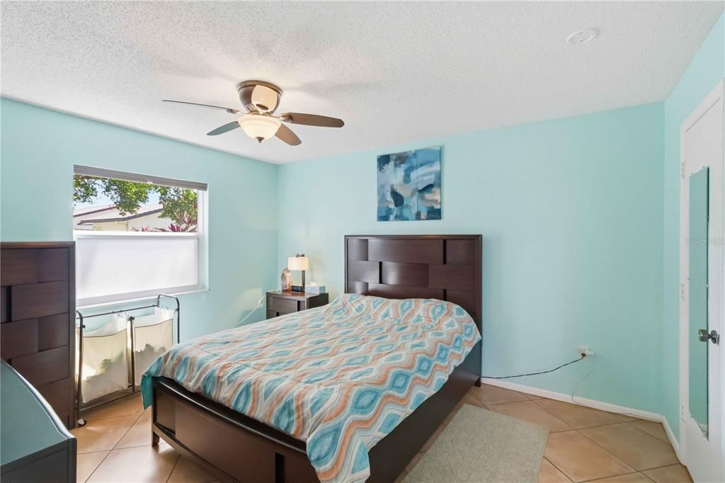 For Sale: $199,950 (2 beds, 2 baths, 964 Square Feet)