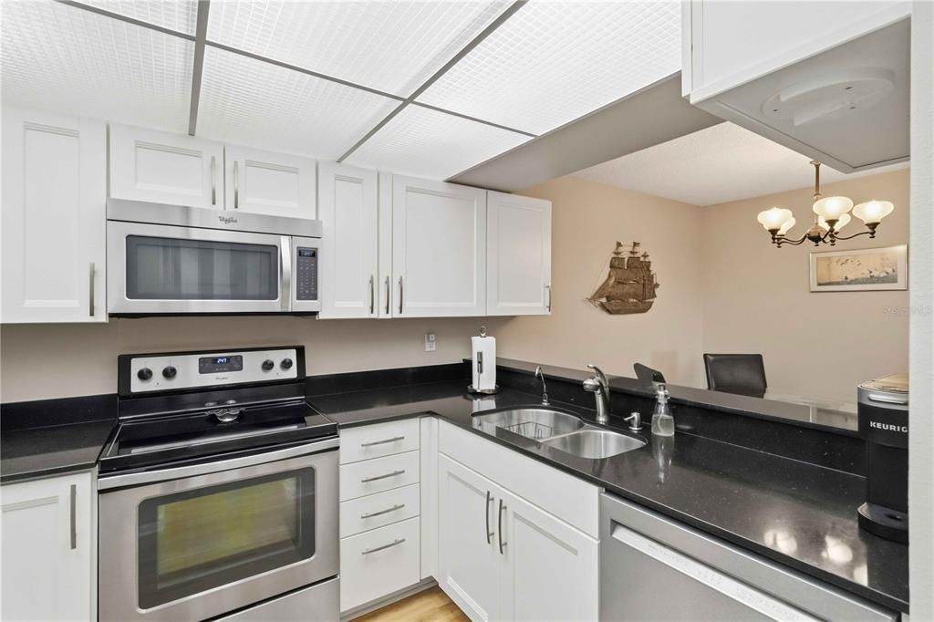 For Sale: $199,950 (2 beds, 2 baths, 964 Square Feet)