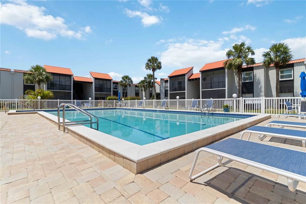For Sale: $199,950 (2 beds, 2 baths, 964 Square Feet)