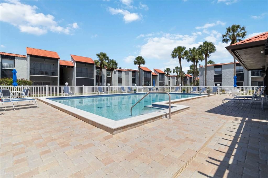 For Sale: $199,950 (2 beds, 2 baths, 964 Square Feet)