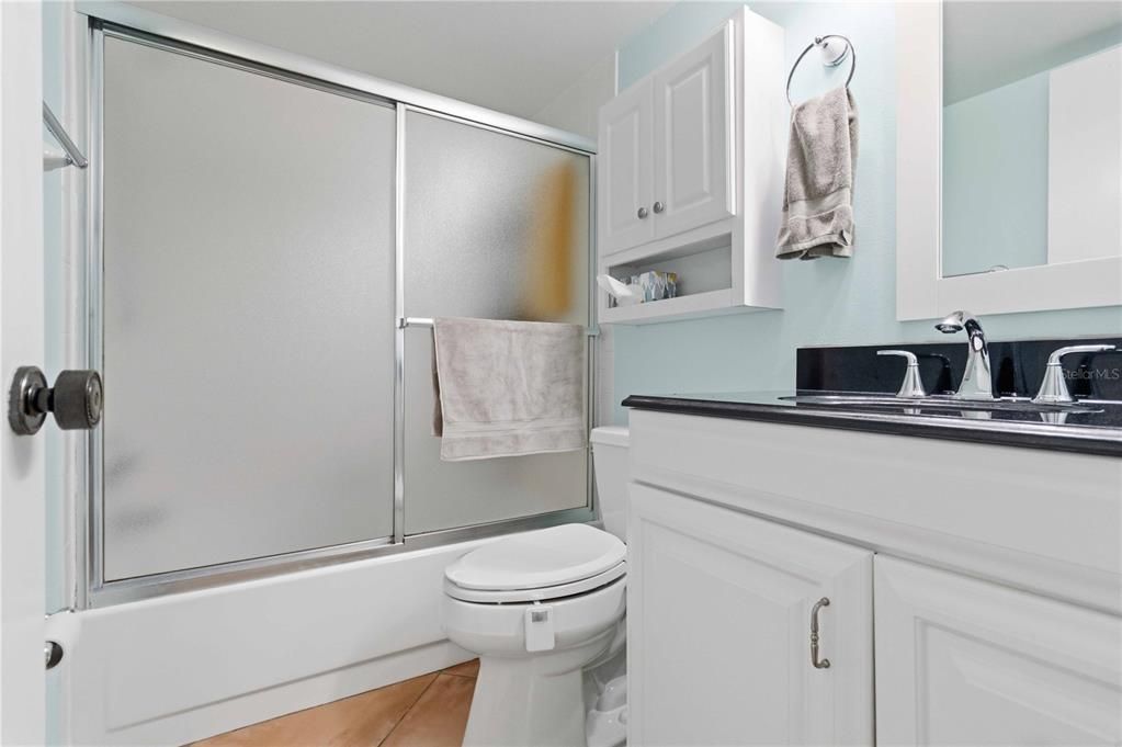 For Sale: $199,950 (2 beds, 2 baths, 964 Square Feet)