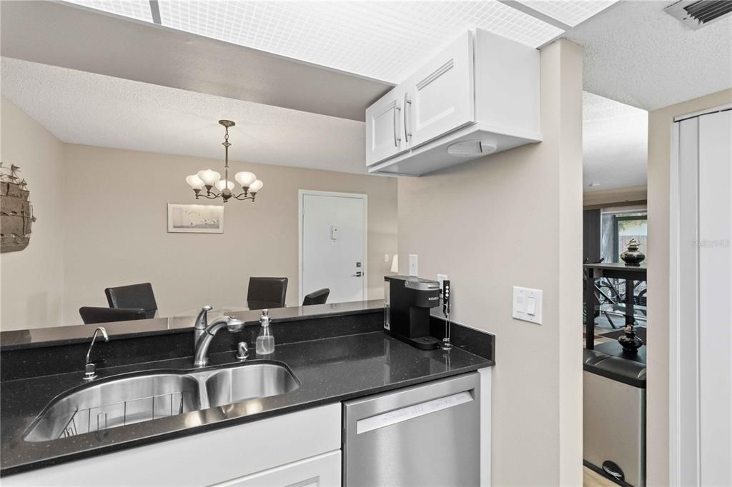 For Sale: $199,950 (2 beds, 2 baths, 964 Square Feet)