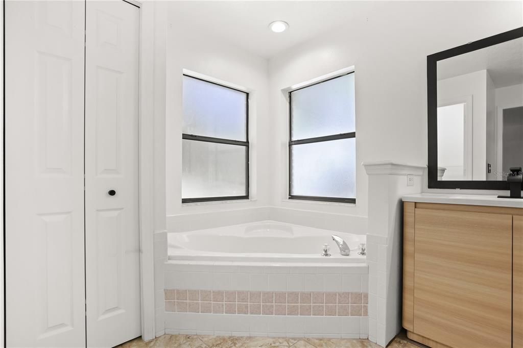 For Sale: $415,000 (3 beds, 2 baths, 1883 Square Feet)