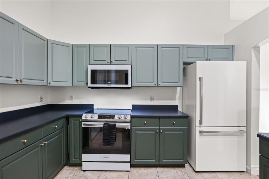 For Sale: $415,000 (3 beds, 2 baths, 1883 Square Feet)