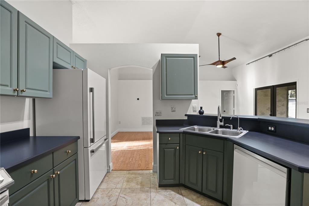 For Sale: $415,000 (3 beds, 2 baths, 1883 Square Feet)