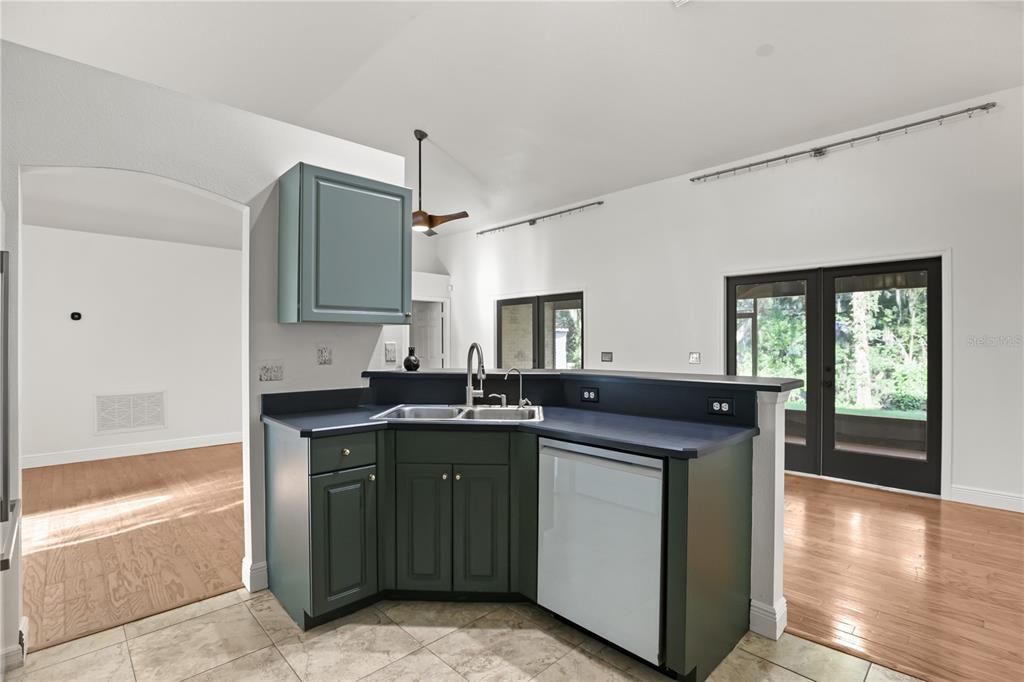 For Sale: $415,000 (3 beds, 2 baths, 1883 Square Feet)