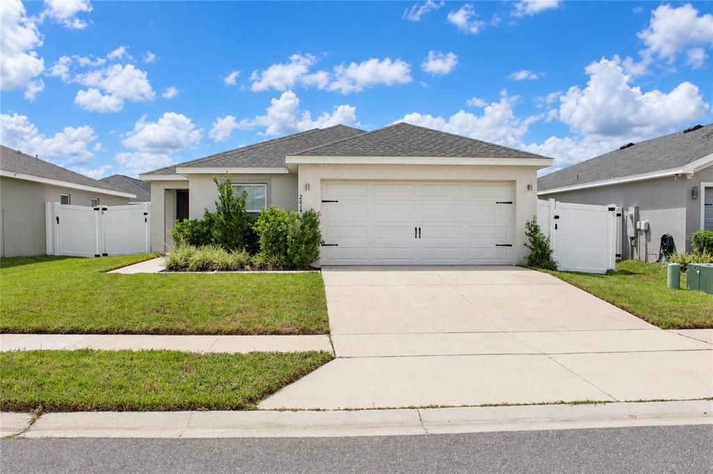 For Sale: $320,000 (3 beds, 2 baths, 1347 Square Feet)