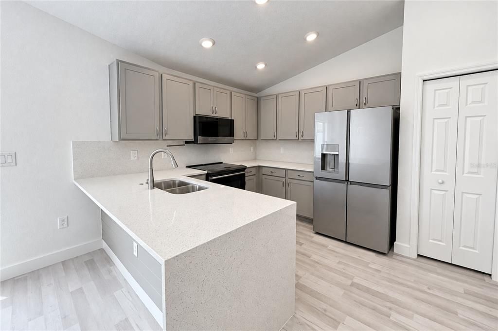 For Sale: $320,000 (3 beds, 2 baths, 1347 Square Feet)