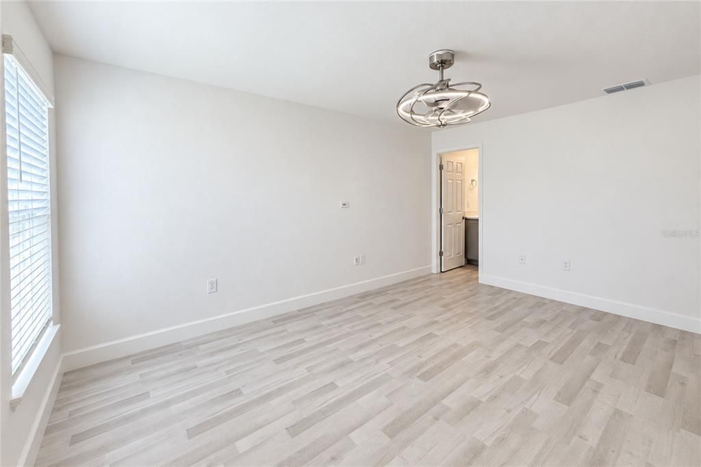 For Sale: $320,000 (3 beds, 2 baths, 1347 Square Feet)