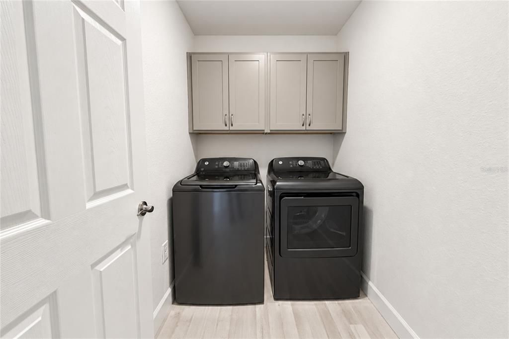 For Sale: $320,000 (3 beds, 2 baths, 1347 Square Feet)