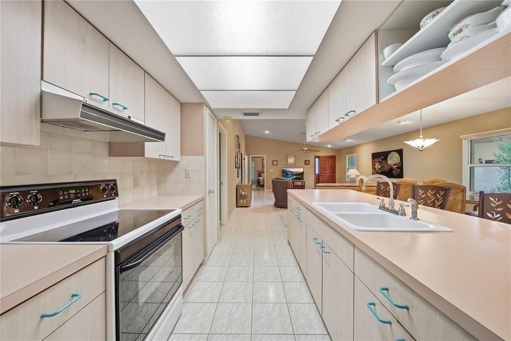En Venta: $425,000 (3 camas, 2 baños, 1766 Pies cuadrados)