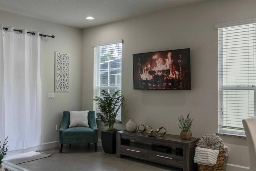 For Rent: $2,500 (3 beds, 2 baths, 1512 Square Feet)