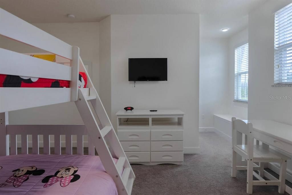 For Rent: $2,500 (3 beds, 2 baths, 1512 Square Feet)