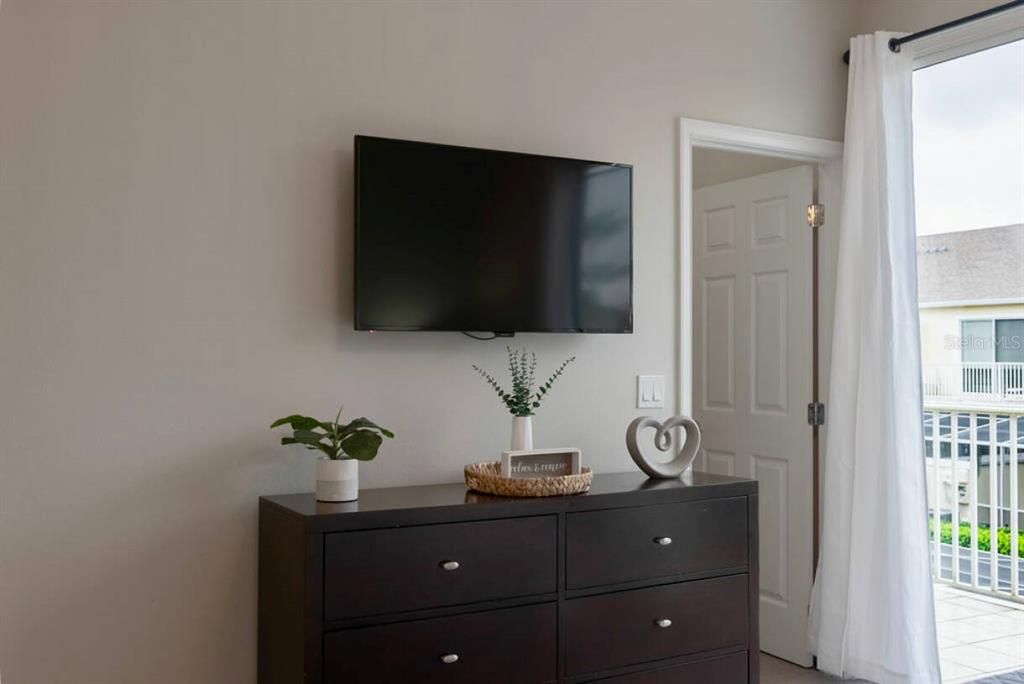 For Rent: $2,500 (3 beds, 2 baths, 1512 Square Feet)