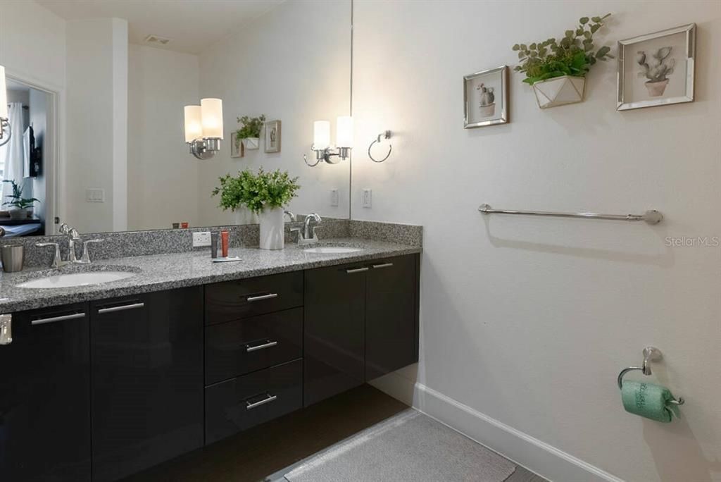 For Rent: $2,500 (3 beds, 2 baths, 1512 Square Feet)