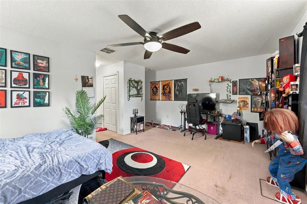For Sale: $325,000 (6 beds, 3 baths, 2992 Square Feet)