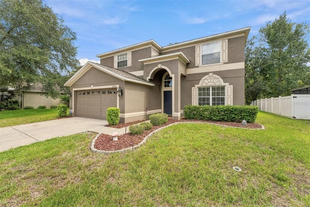 For Sale: $325,000 (6 beds, 3 baths, 2992 Square Feet)