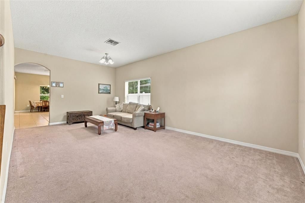 For Sale: $325,000 (6 beds, 3 baths, 2992 Square Feet)