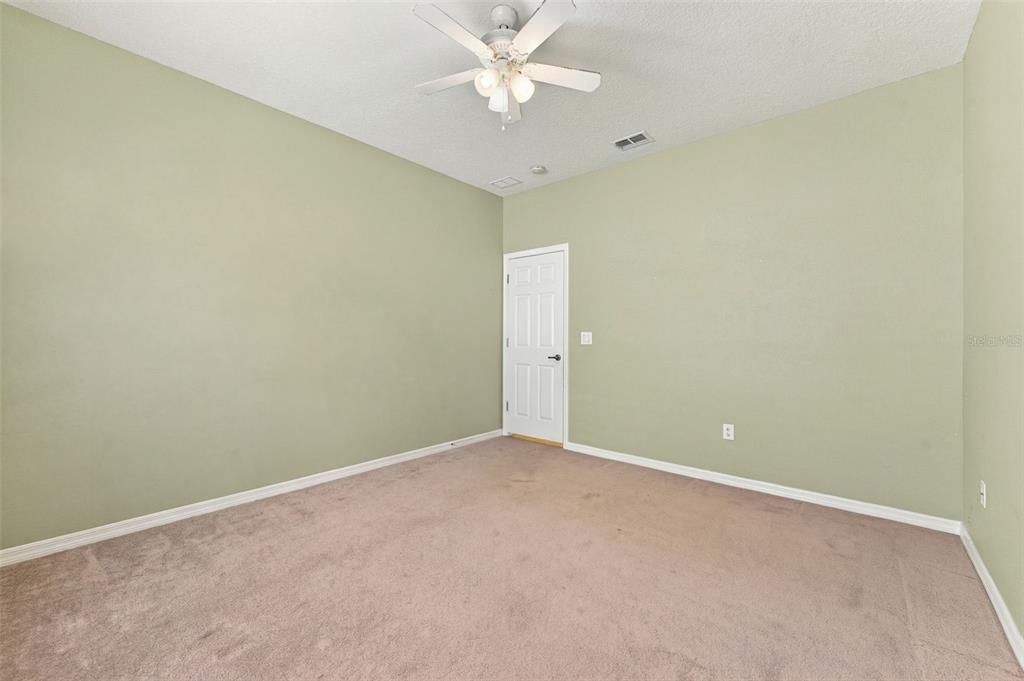 For Sale: $325,000 (6 beds, 3 baths, 2992 Square Feet)