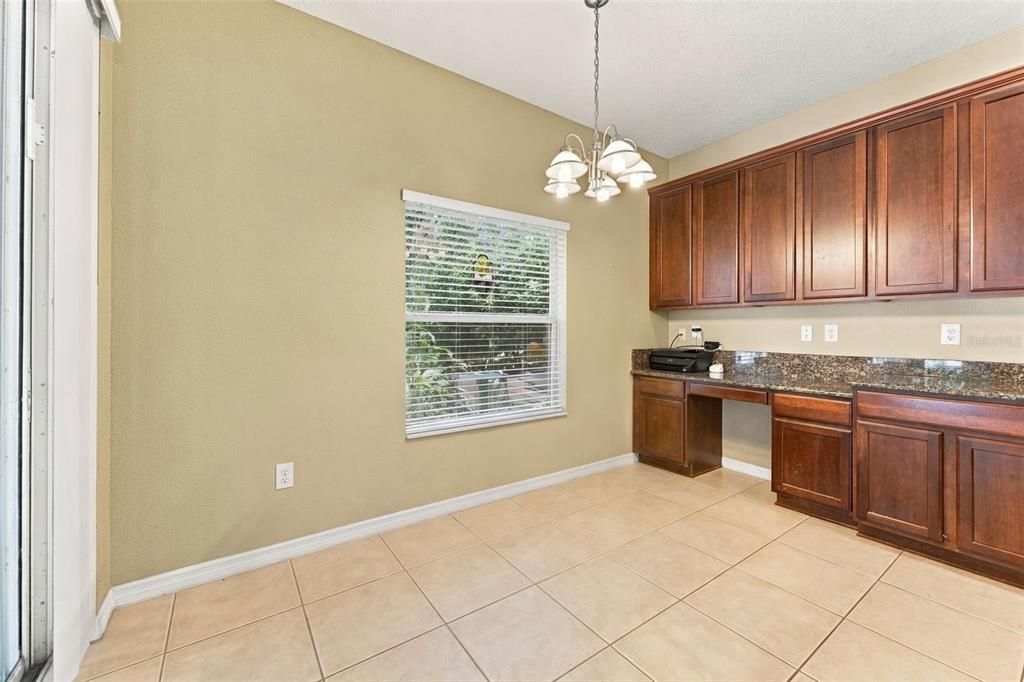 For Sale: $325,000 (6 beds, 3 baths, 2992 Square Feet)