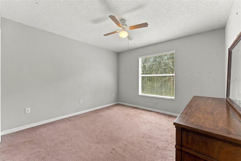 For Sale: $325,000 (6 beds, 3 baths, 2992 Square Feet)