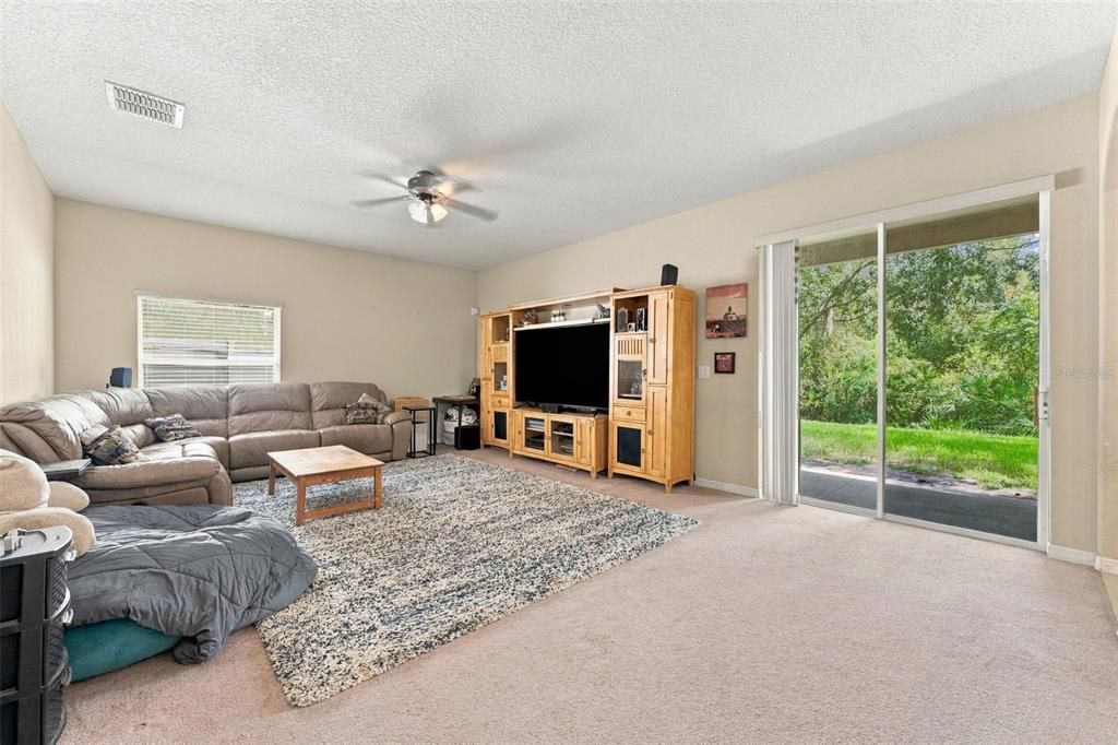 For Sale: $325,000 (6 beds, 3 baths, 2992 Square Feet)