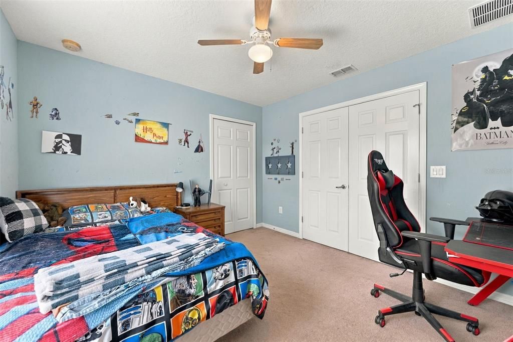 For Sale: $325,000 (6 beds, 3 baths, 2992 Square Feet)