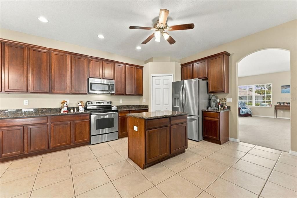For Sale: $325,000 (6 beds, 3 baths, 2992 Square Feet)
