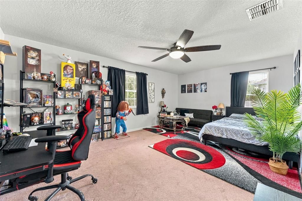 For Sale: $325,000 (6 beds, 3 baths, 2992 Square Feet)