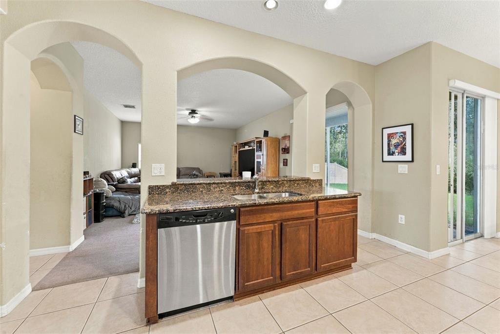 For Sale: $325,000 (6 beds, 3 baths, 2992 Square Feet)