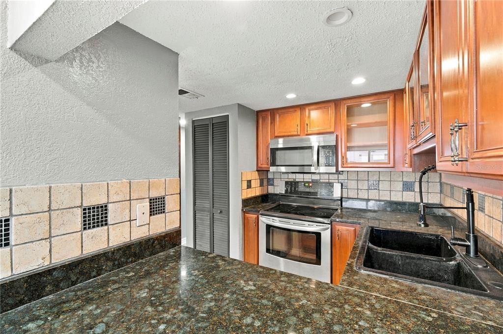 En Venta: $249,900 (4 camas, 2 baños, 1405 Pies cuadrados)