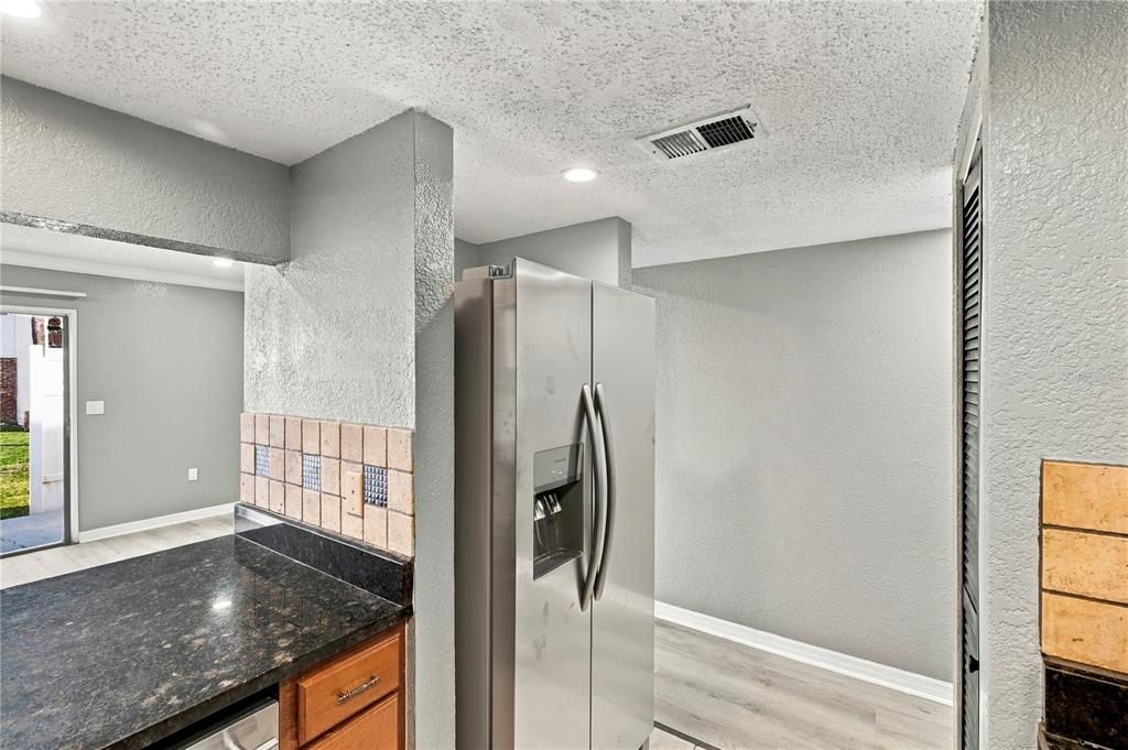 En Venta: $249,900 (4 camas, 2 baños, 1405 Pies cuadrados)