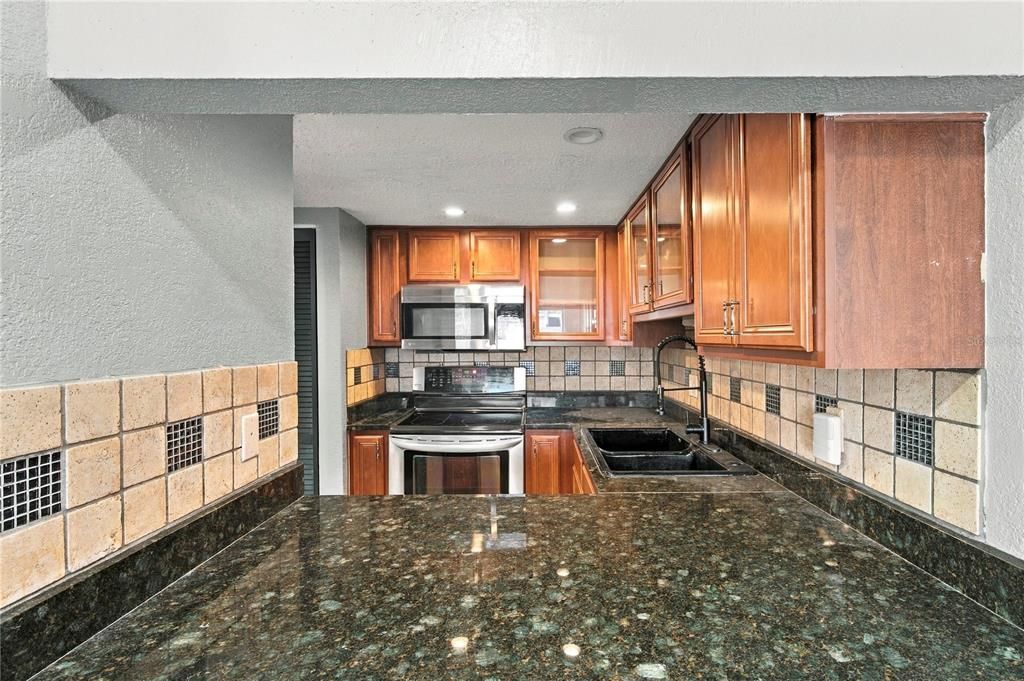 En Venta: $249,900 (4 camas, 2 baños, 1405 Pies cuadrados)