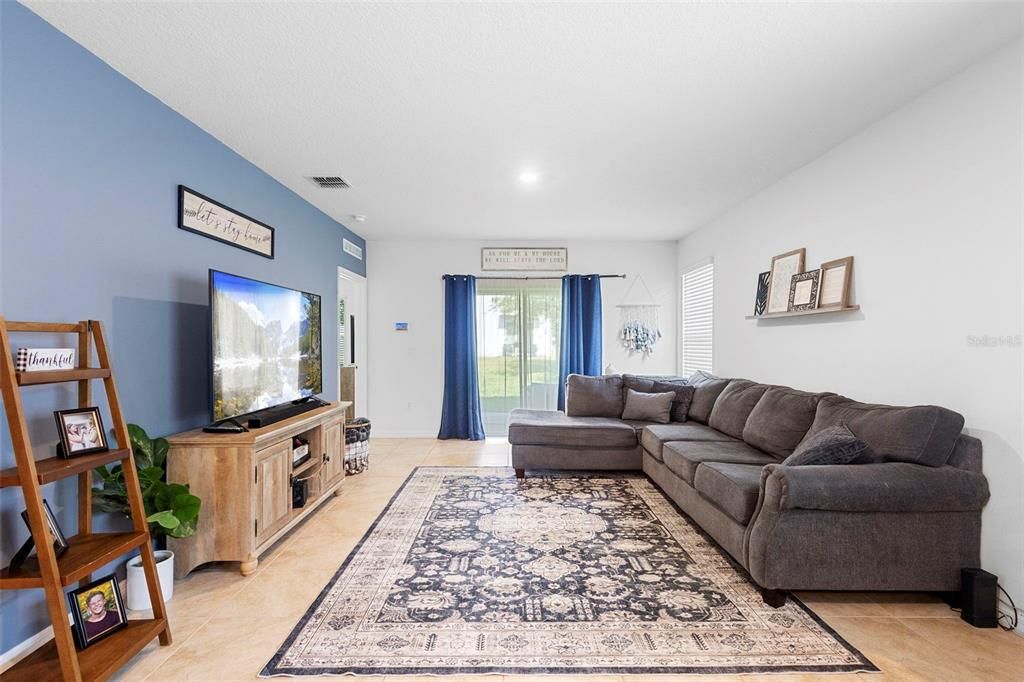 For Sale: $299,900 (3 beds, 2 baths, 1617 Square Feet)